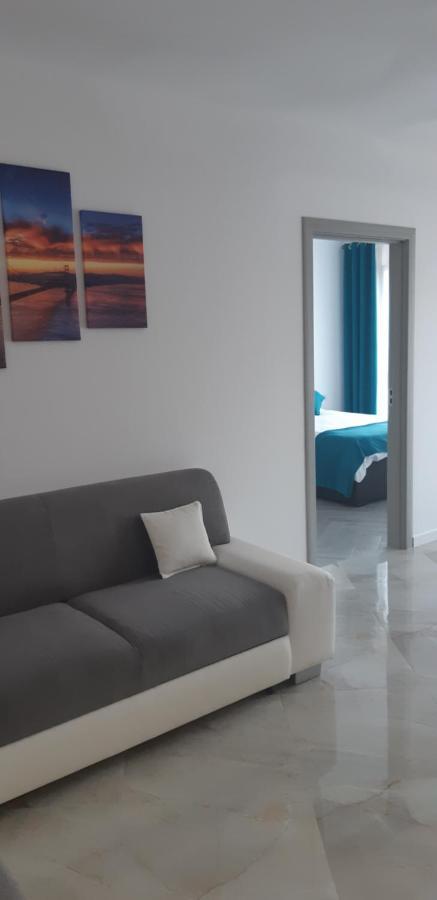 Aqua West Apartment Free Parking- Self Check-In Oradea Exterior photo